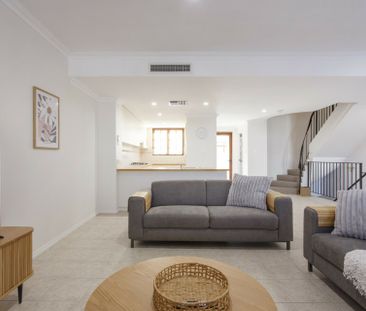 Furnished Coastal Luxury Villa with Private Mooring - Photo 4