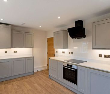 A modern two bedroom apartment - Photo 2
