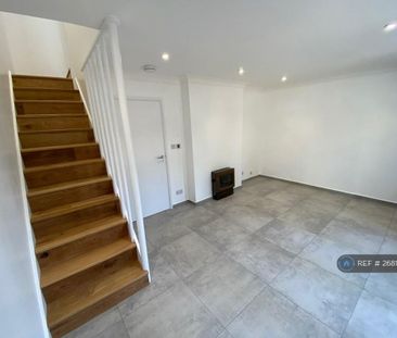 3 bedroom end of terrace house to rent - Photo 1