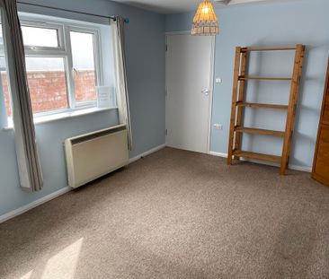 1 bedroom One Bedroom Ground Floor Flat to rent - Photo 1