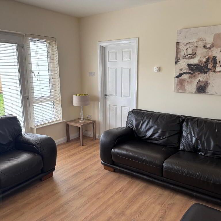 SHARED HOUSE, 6 Harberton Park, Waterside, Derry, BT47 2NB - Photo 1