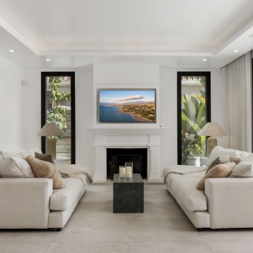 6 Bedroom Villa For Rent in Nueva Andalucía, Málaga - Photo 1