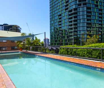 Courtyard Apartment in Prime Kangaroo Point Location - Photo 6