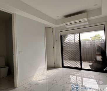 Modern fittings and fixture - Photo 1