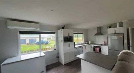 Family living in Edgecumbe - Photo 5