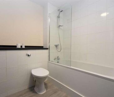 Whitecroft, Horley, RH6 - Photo 3