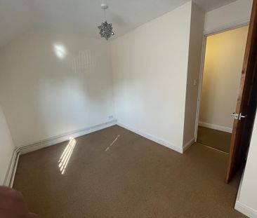 3 bedroom end of terrace house to rent - Photo 3