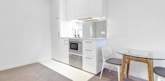 Great views, Central location, Metres from the beach! - Photo 2