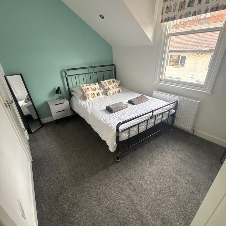 1 bedroom in a house share to rent - Photo 2
