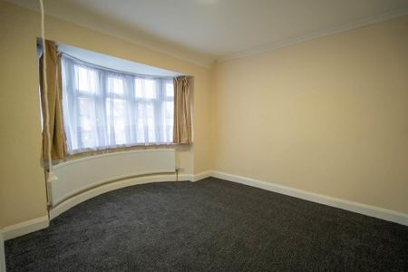 4 bedroom semi-detached house to rent - Photo 5