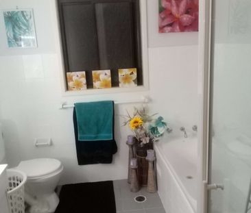 Mannering Park - Photo 3