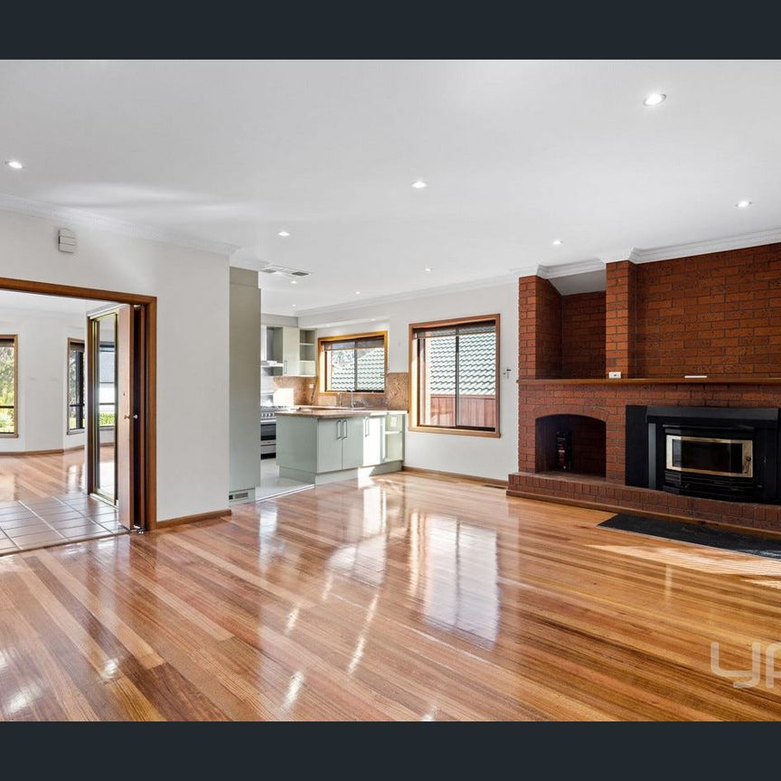 Spacious 4-Bedroom Family Home in a Quiet Court - Photo 1