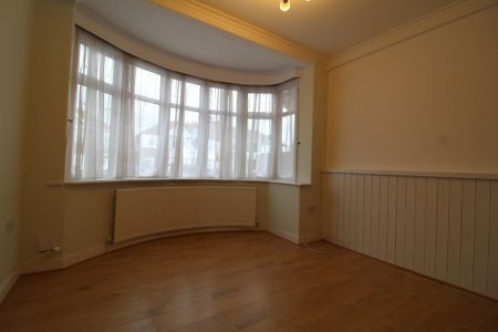 4 bedroom semi-detached house to rent - Photo 3