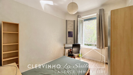 Location Appartement 4 pièces 75m² MARSEILLE 11ème - Photo 4