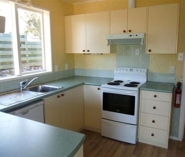 WELL PRESENTED IN KELSON - Photo 3