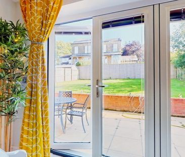 6 bedroom detached house to rent - Photo 3