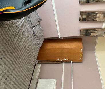 Room in a Shared House, Bury, BL9 - Photo 1