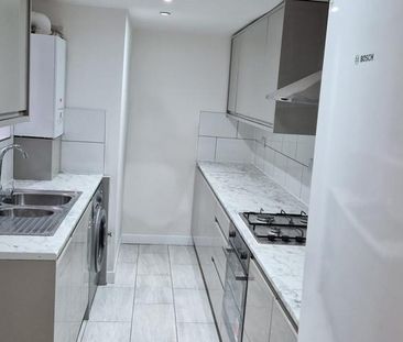 3 bedroom terraced house to rent - Photo 6