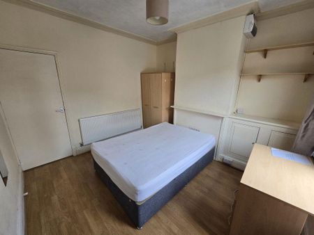 3 bedroom terraced house to rent - Photo 3