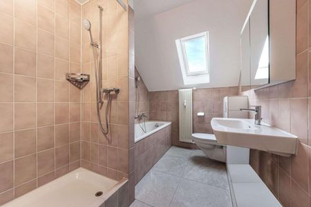 Family-friendly renovated apartment on the outskirts of the city - Photo 3