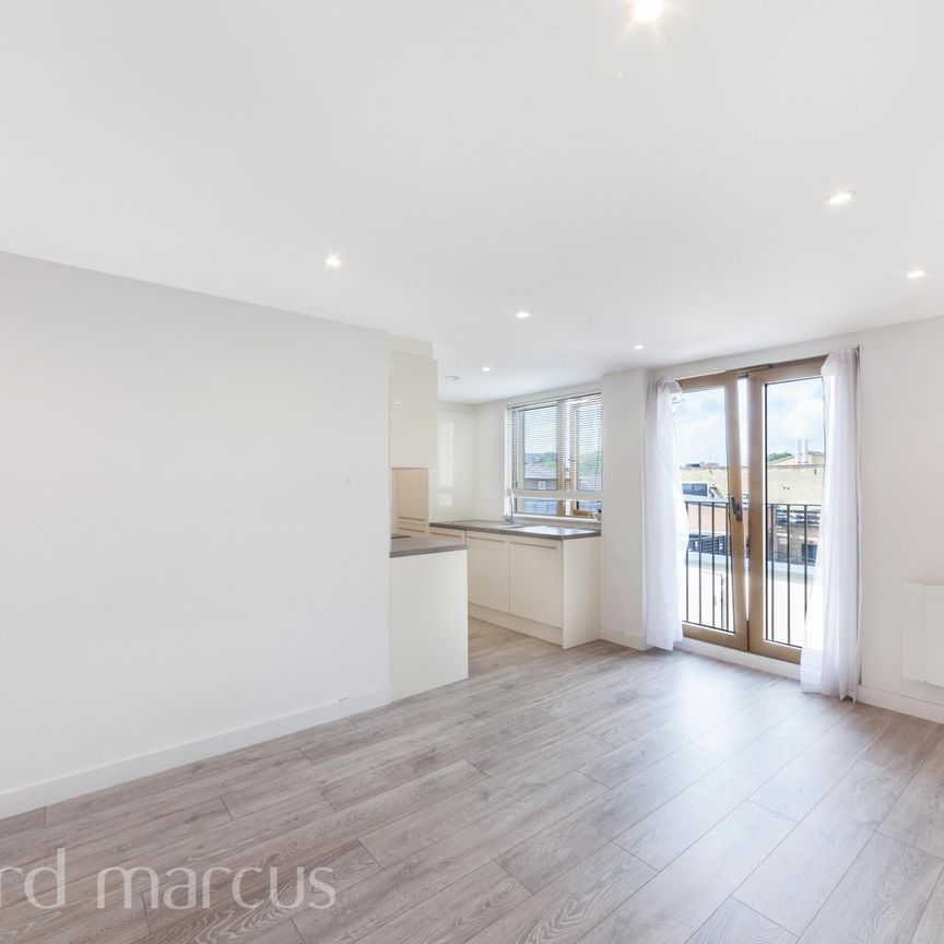 London Road, Sutton, Cheam - Photo 1