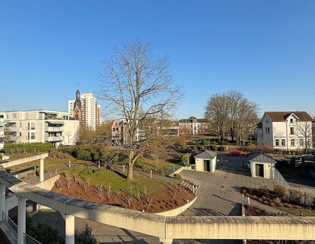 Möblierte 2-ZKB-Wohnung mit EBK, Garage und Balkon im Park Vauban - Photo 1