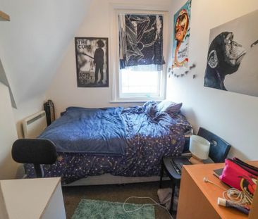 3 Bedroom Flat To Rent in Lansdowne - £1,350 pcm Tenancy Info - Photo 2