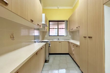 35 Churchill Avenue, - Photo 3