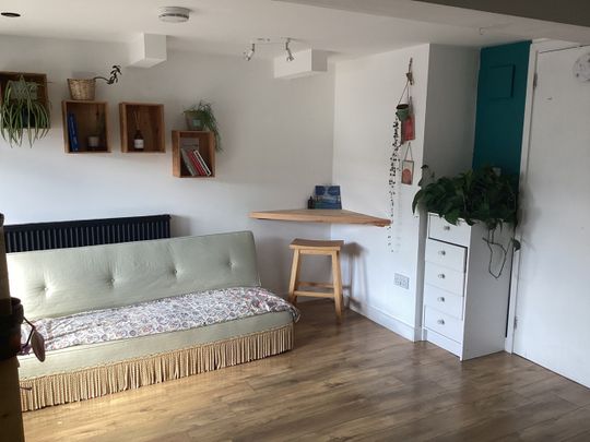 Room in a Shared House, Brentwood Road, BN1 - Photo 1