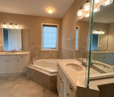 For Lease - 332 Ellen Davidson Drive, Oakville, Ontario - Photo 6