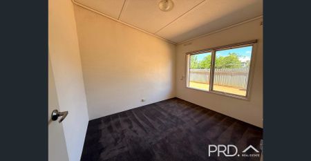 3 BEDROOM FAMILY HOME - Photo 2