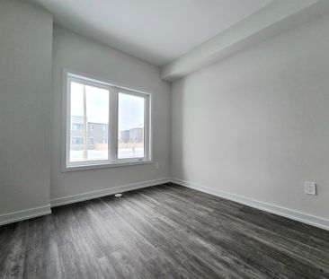 For Lease - 5 Victor Metcalf Lane, Richmond Hill, Ontario - Photo 3