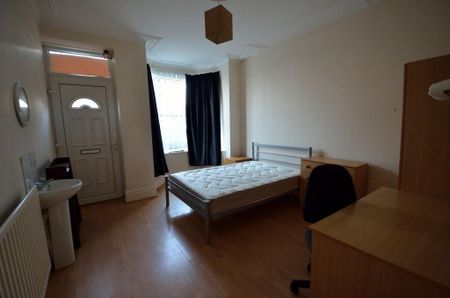 4 bedroom terraced house to rent - Photo 5