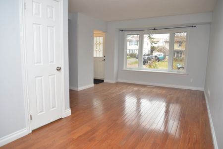 For Lease - 338 Homestead Court, Oshawa, Ontario - Photo 2