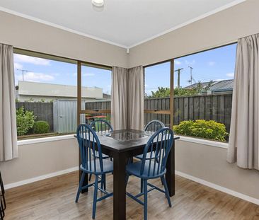 Charming Two Bedroom Unit - Photo 6