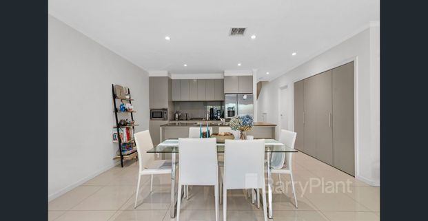 Light, Bright and Modern! - Photo 1