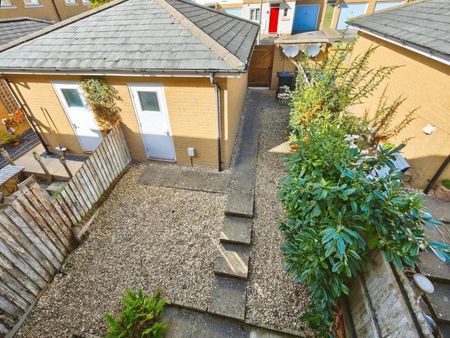 3 bedroom terraced house to rent - Photo 4