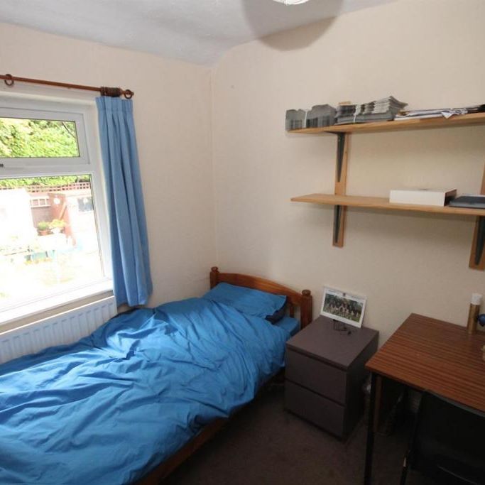 4 bedroom private hall to rent - Photo 1