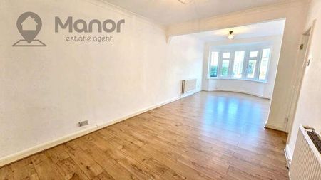 Rushden Gardens, Clayhall, IG5 - Photo 3