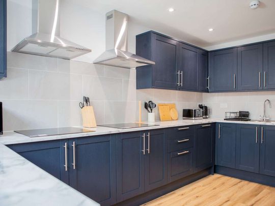 Double Ensuite Room in Luxury Modern HMO in Gladys Avenue, North End Portsmouth. Room 2 - Photo 1