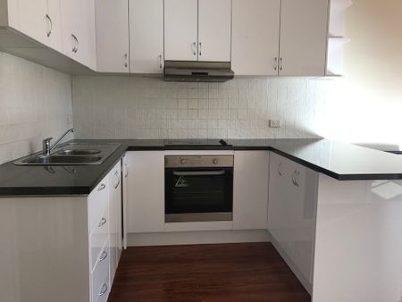 Ideally located 2 bedroom unit - ready to move in now! - Photo 4