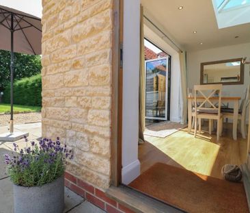 3 bedroom semi-detached house to rent - Photo 3