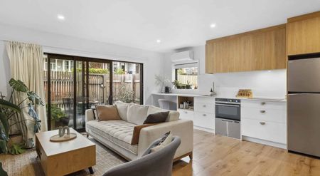 Luxury Apartment - Photo 4