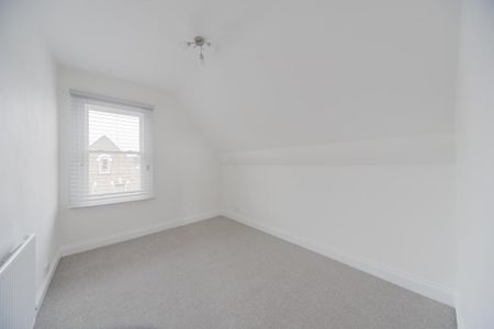 3 bedroom flat to rent - Photo 3