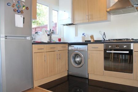 3 Bed End Terrace, Lakehall Road, CR7 - Photo 5