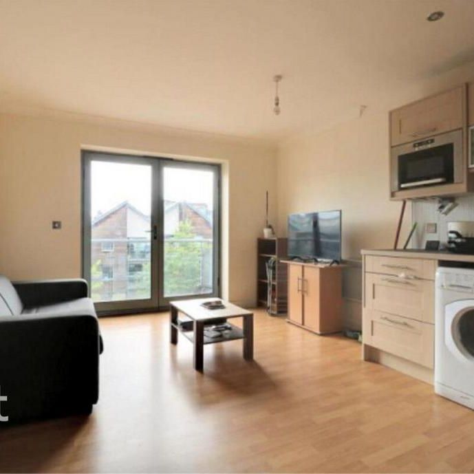 1 bedroom in a flat share to rent - Photo 1