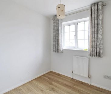 4 bedroom detached house to rent - Photo 2