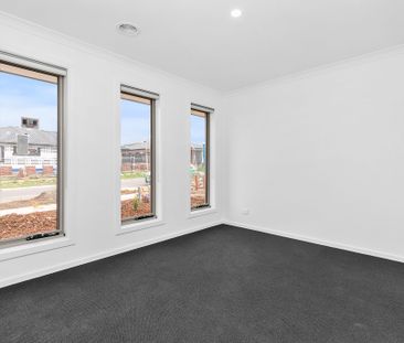 Luxury Living in a Peaceful Family Estate - Photo 1