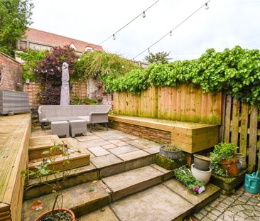 Village Road, CH60 0DX, Heswall - Photo 1