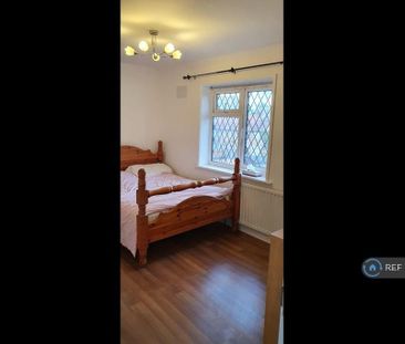 3 bedroom end of terrace house to rent - Photo 2